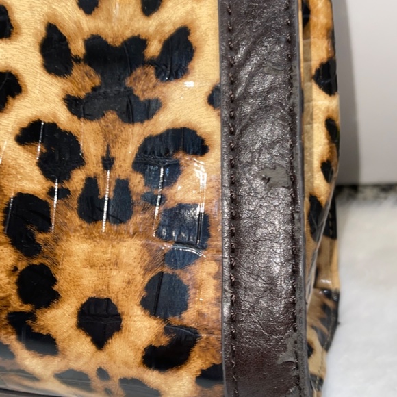 Guess purse - Picture 9 of 13